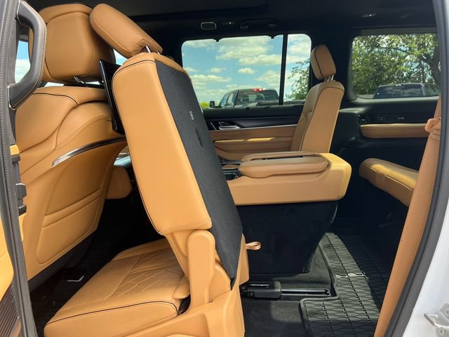 Used 2025 Jeep Grand Wagoneer Series III w/ Rear Seat Video Group 1 AWD/4WD image 35