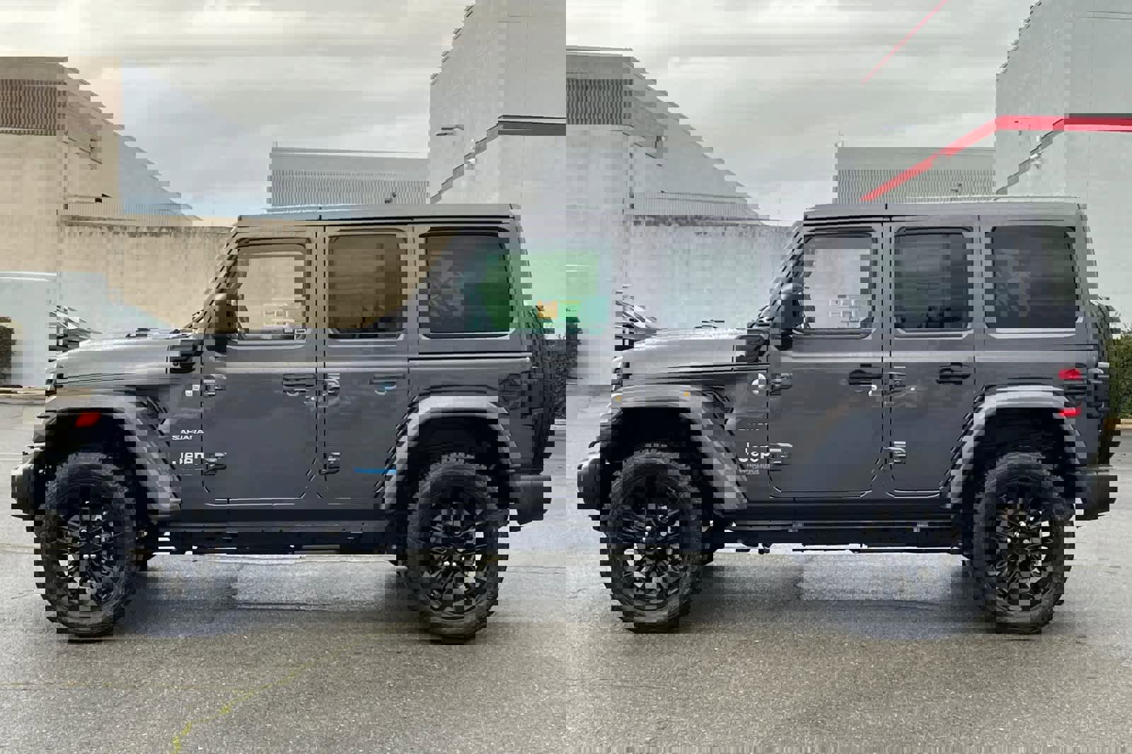 Used 2021 Jeep Wrangler Unlimited Sahara image 9