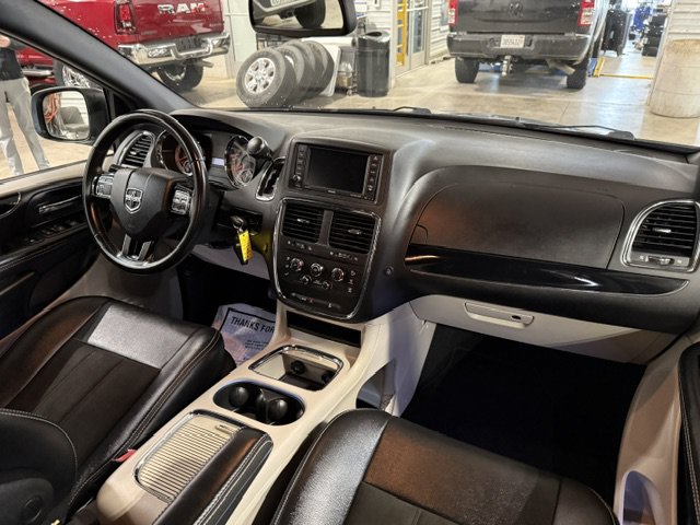 Used 2019 Dodge Grand Caravan SXT FWD image 39