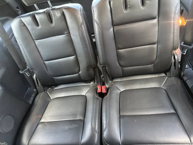 Used 2017 Ford Explorer XLT w/ Equipment Group 202A AWD/4WD image 12