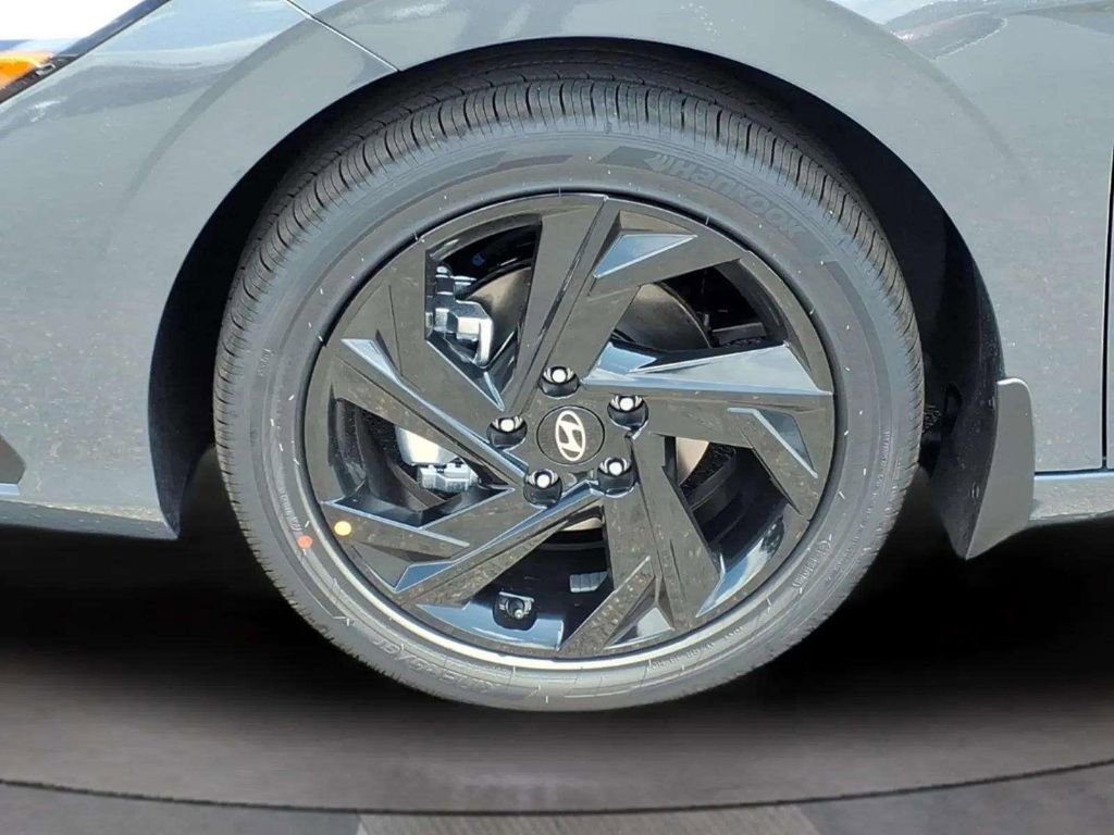 New 2026 Hyundai Elantra Sport FWD image 15