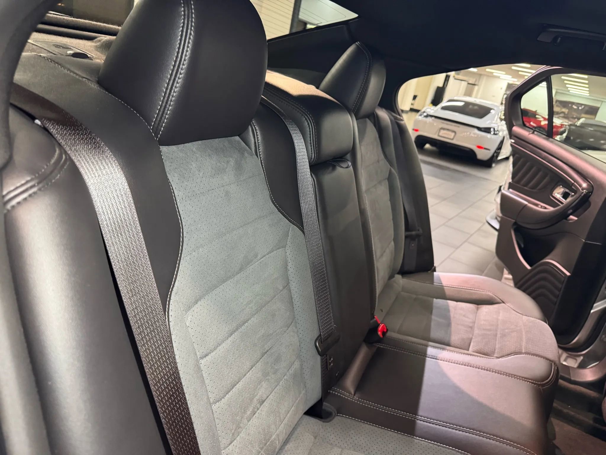 Used 2013 Ford Taurus SHO image 18