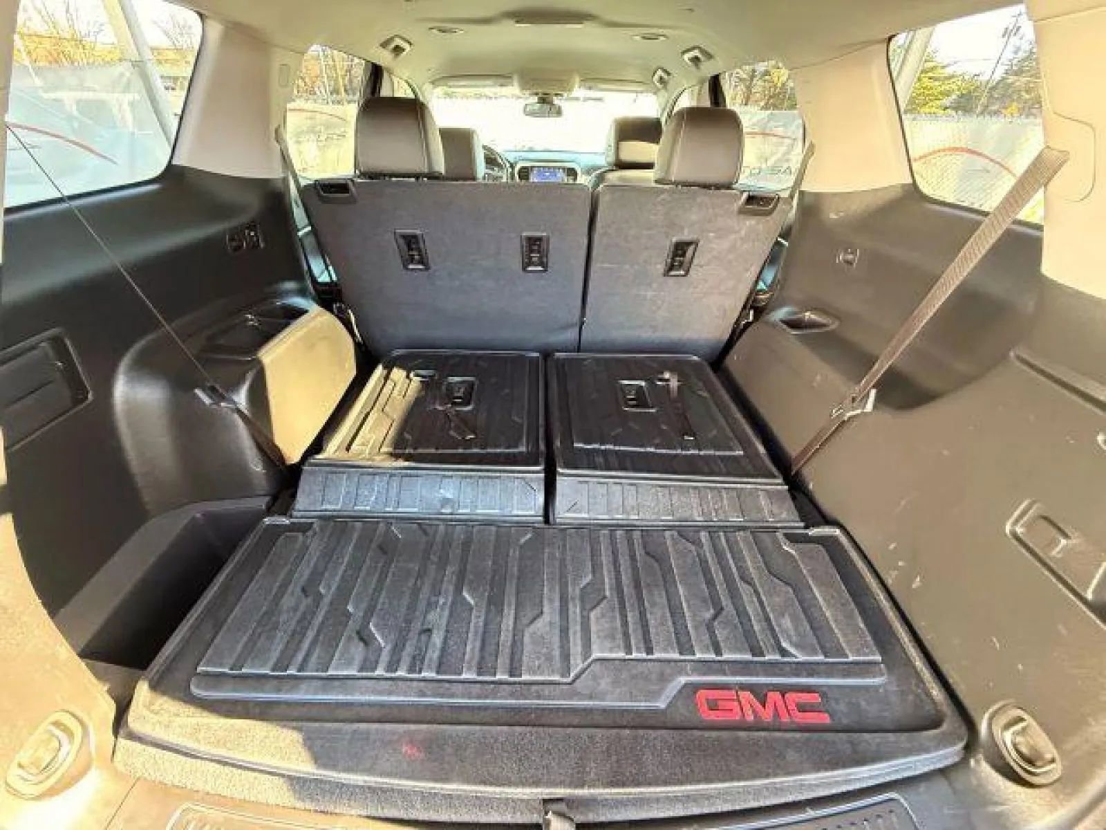 Used 2022 GMC Acadia SLT w/ LPO, Floor Liner Package image 19