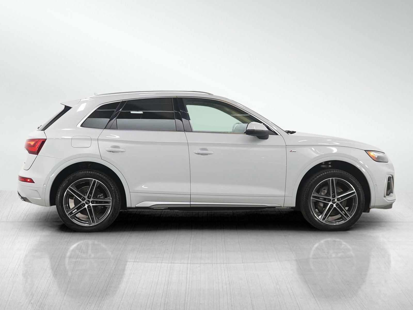 Used 2023 Audi Q5 e Prestige w/ Prestige Package image 7