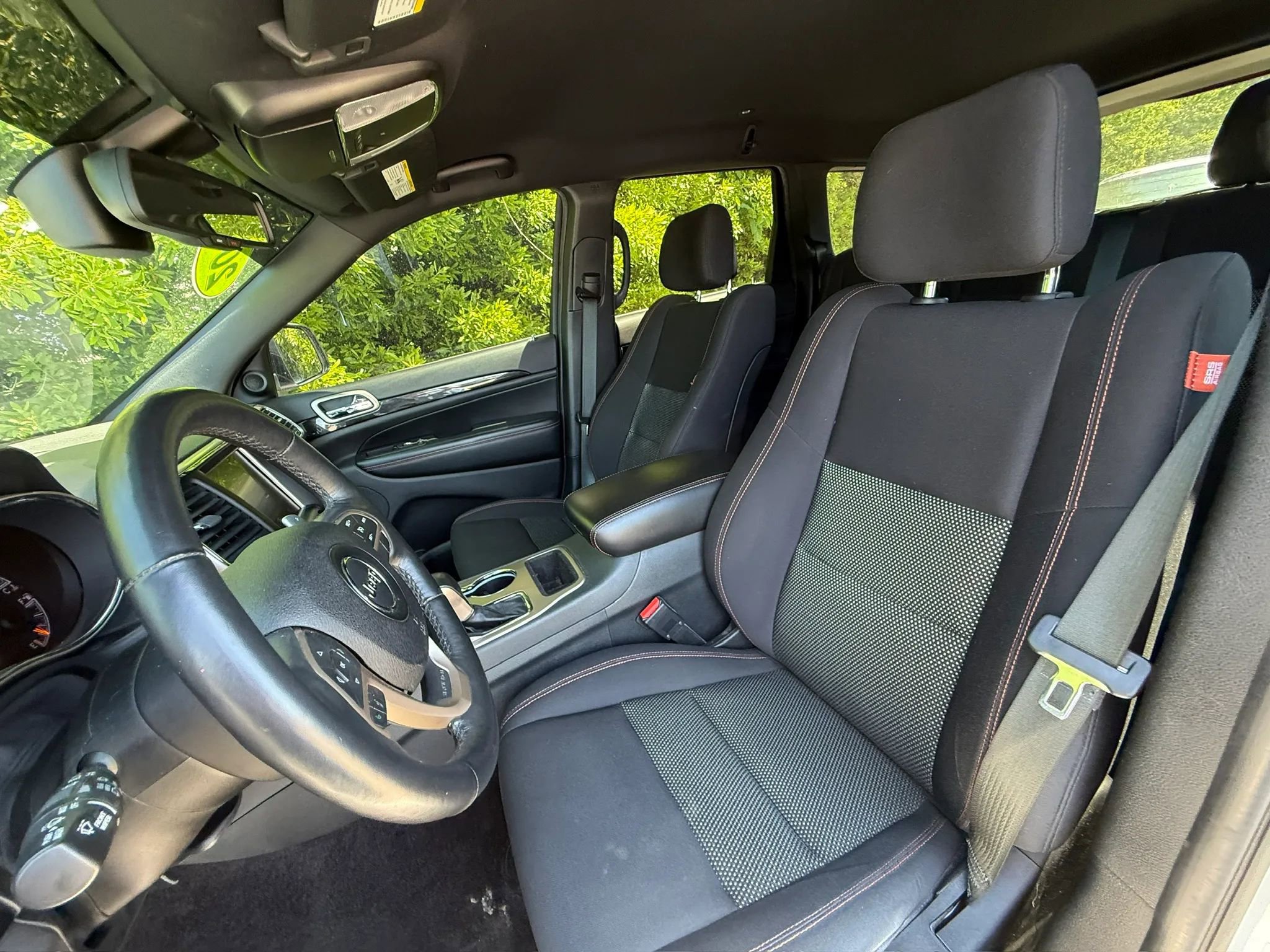 Used 2016 Jeep Grand Cherokee Laredo 75th Anniversary AWD/4WD image 2