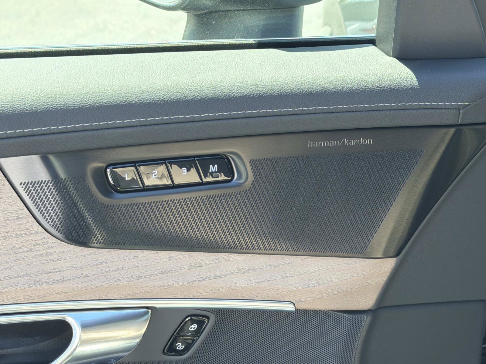 New 2027 Volvo XC90 B6 Bright AWD/4WD image 12