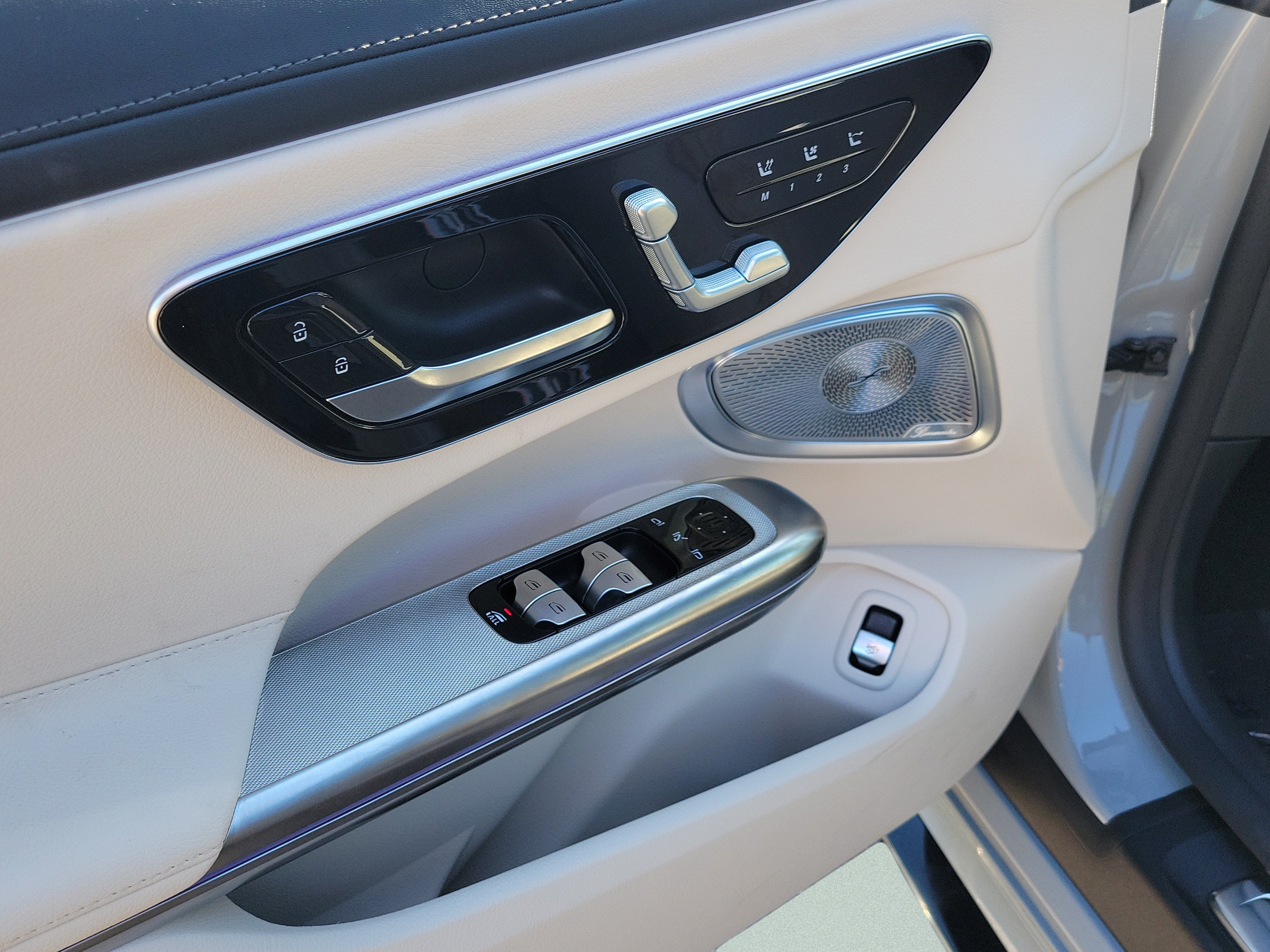 Used 2026 Mercedes-Benz CLE 53 AMG 4MATIC Cabriolet image 9