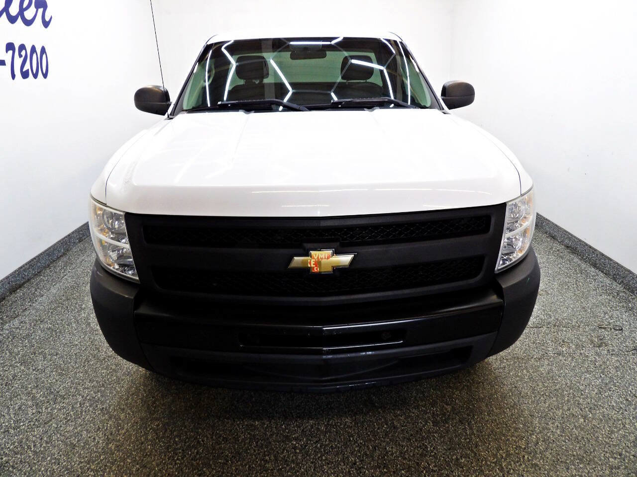 Used 2010 Chevrolet Silverado 1500 W/T RWD image 2