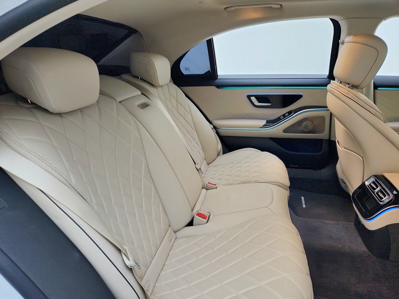 Certified 2024 Mercedes-Benz S 580e 4MATIC Sedan w/ AMG Line image 32