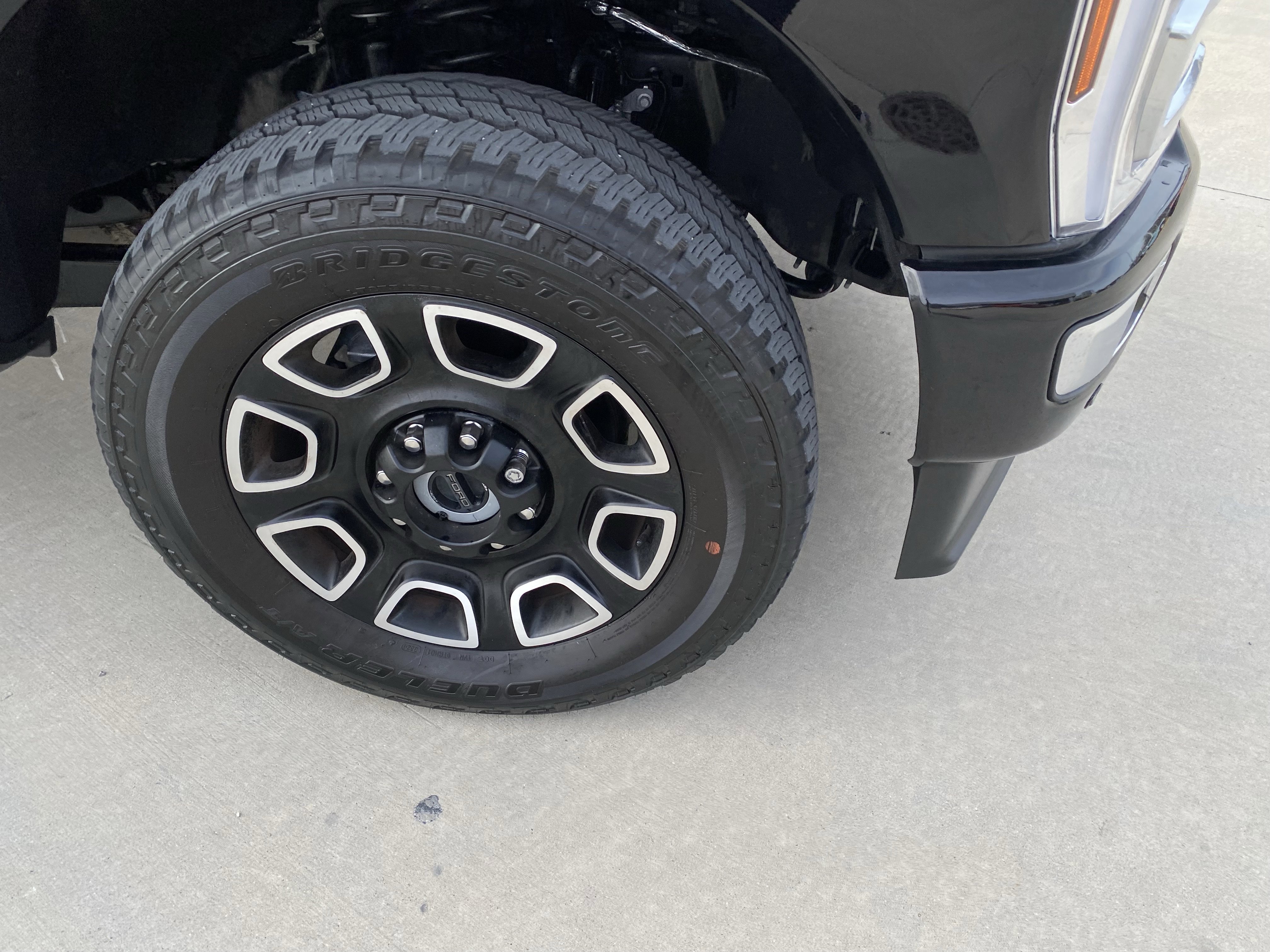 Used 2024 Ford F250 Platinum image 2