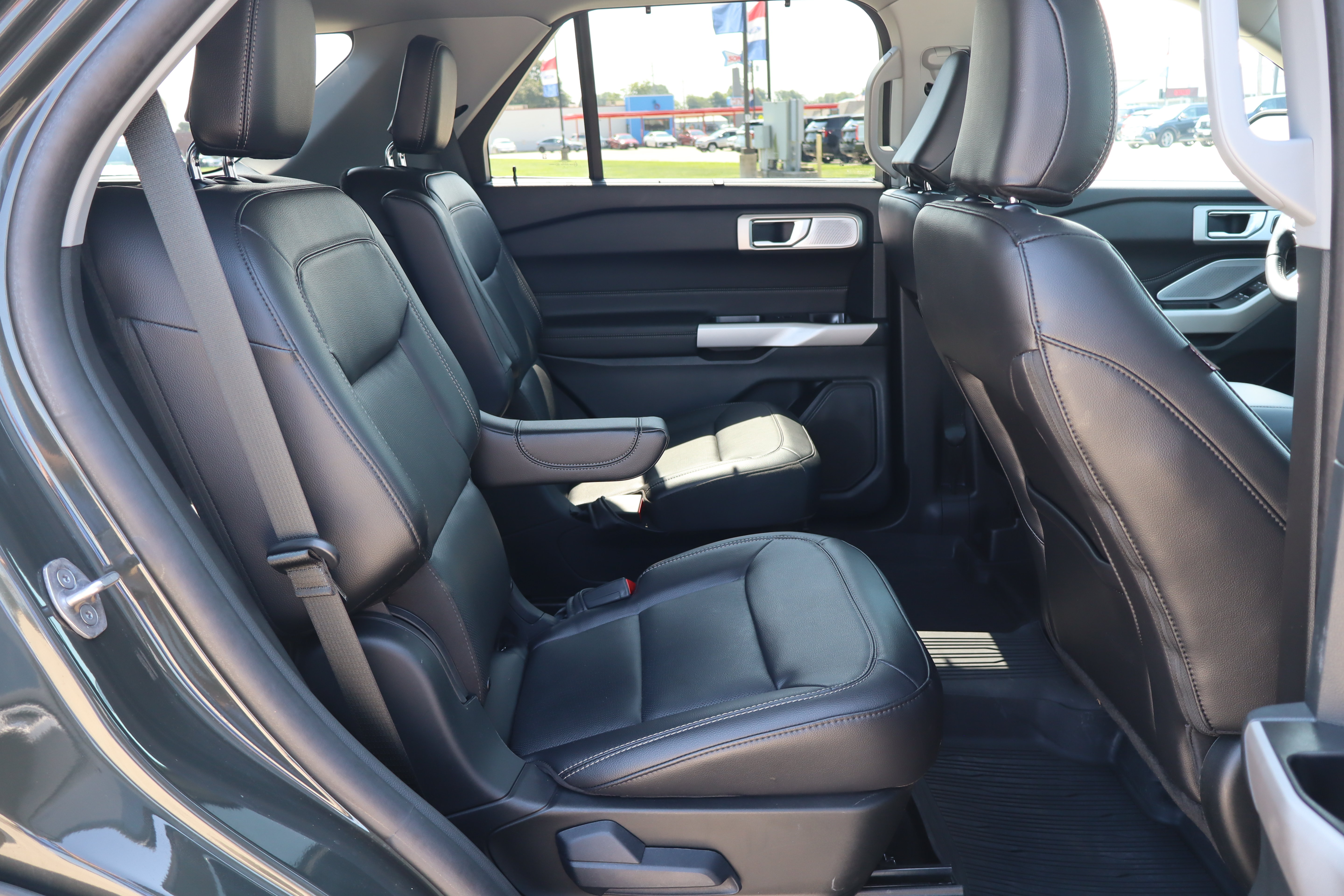 Used 2024 Ford Explorer Limited w/ Limited Technology Package AWD/4WD image 13