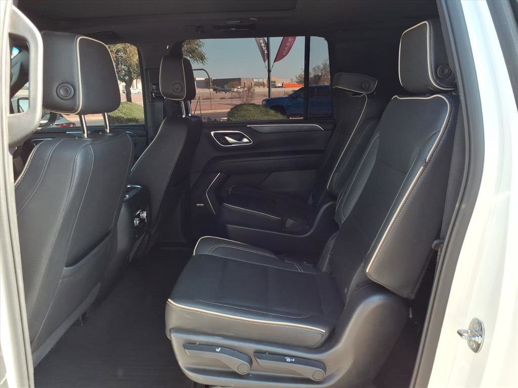 Used 2022 GMC Yukon XL SLT w/ SLT Premium Package image 15