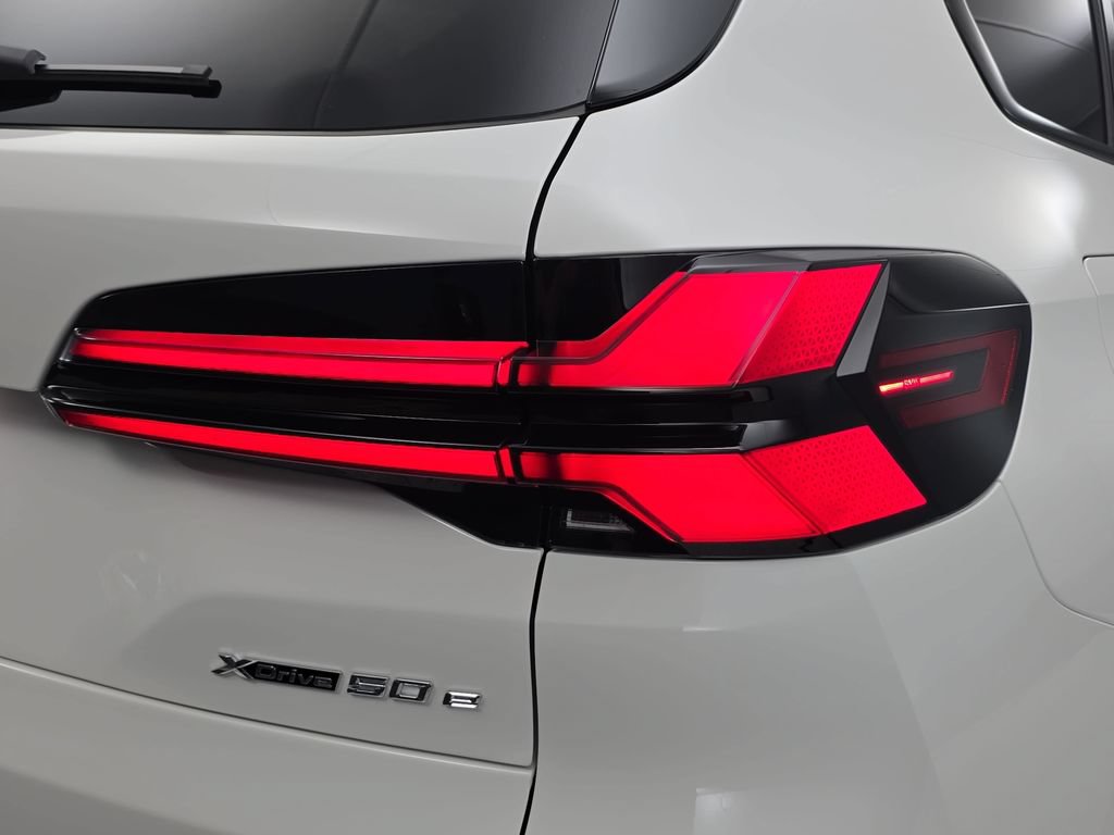 New 2026 BMW X5 xDrive50e w/ M Sport Package AWD/4WD image 33