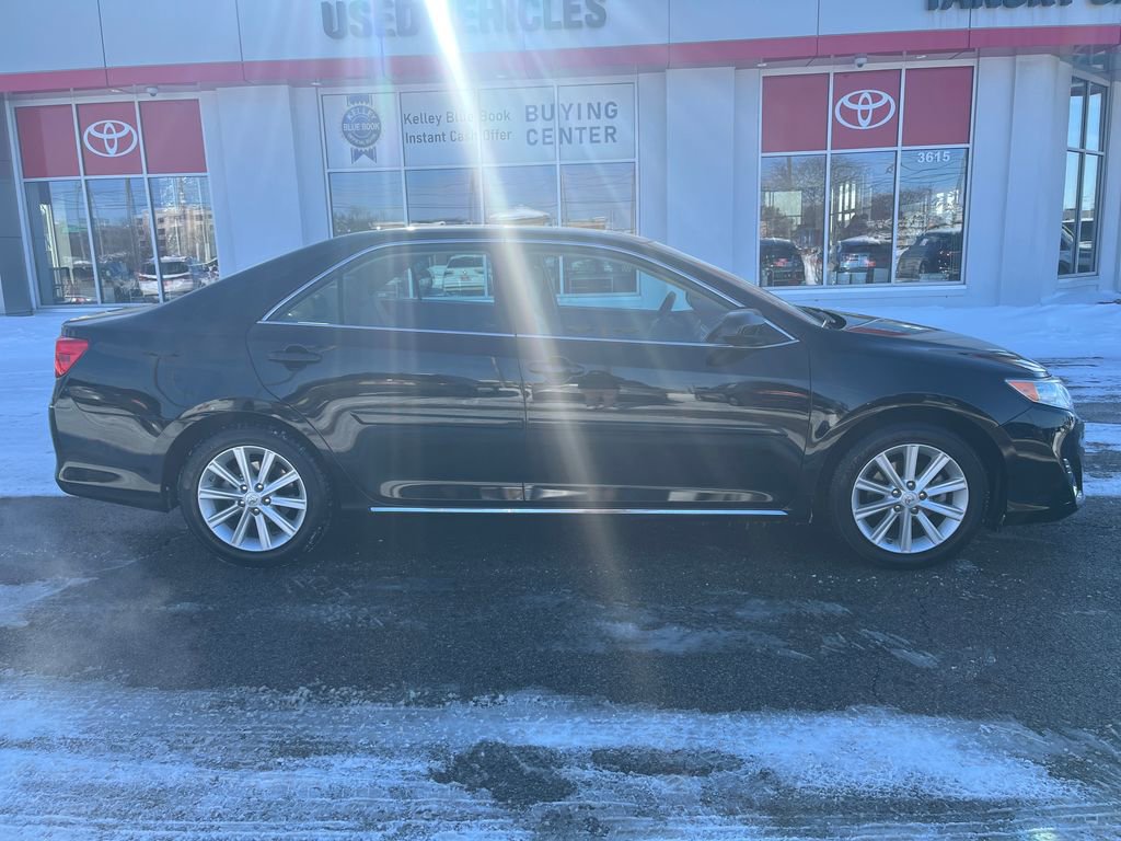 Used 2014 Toyota Camry XLE image 6