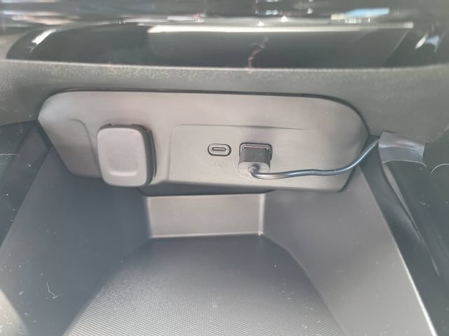 Used 2025 Chevrolet Trax RS w/ Driver Confidence Package FWD image 32
