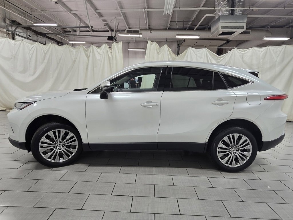 Used 2024 Toyota Venza XLE image 15