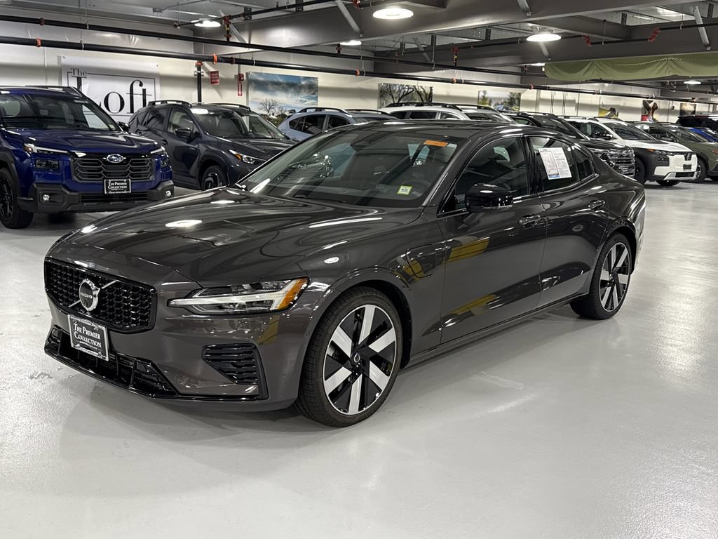 Certified 2025 Volvo S60 T8 Plus AWD/4WD image 5