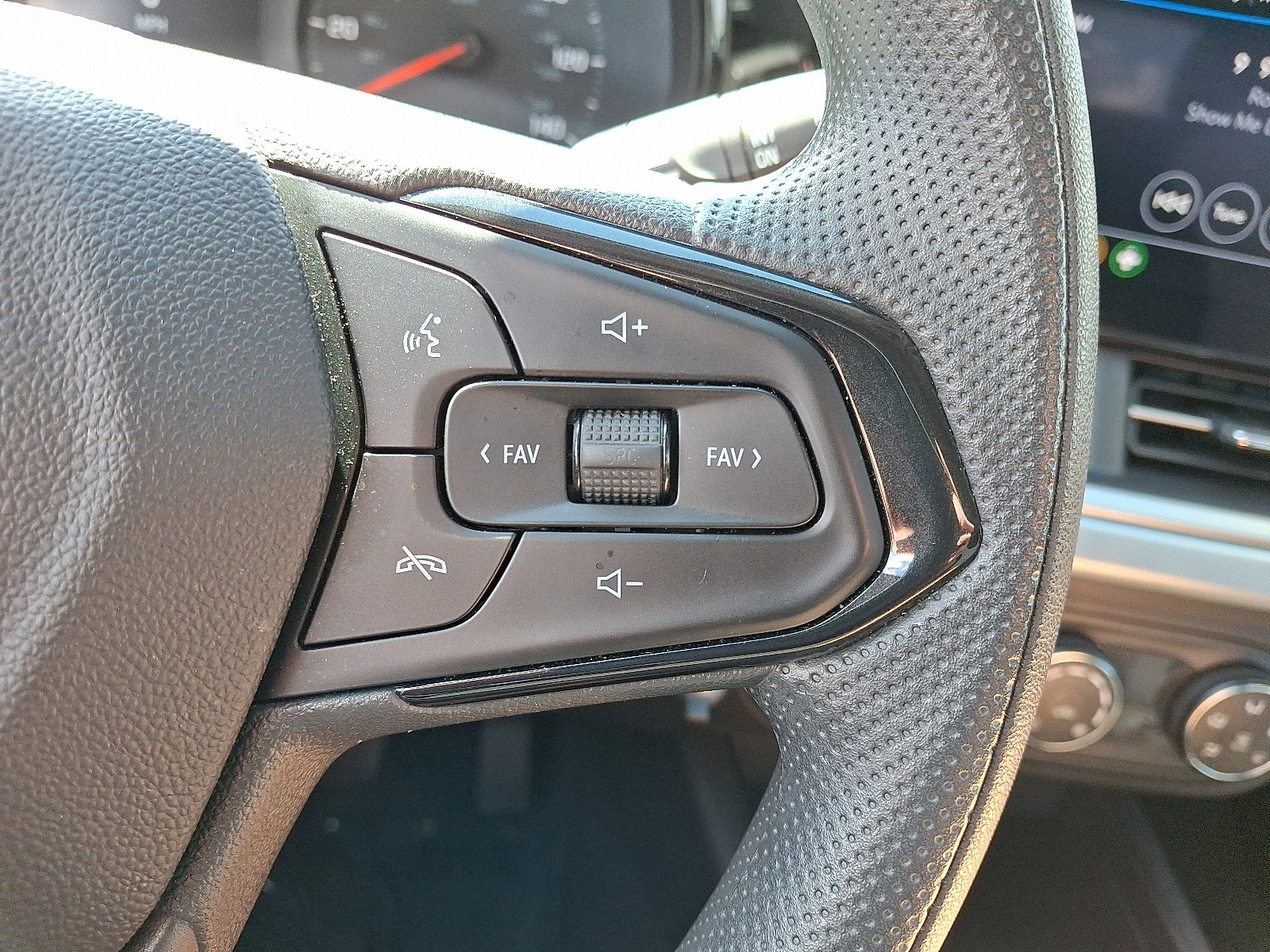 Used 2025 Chevrolet Trax LS image 22