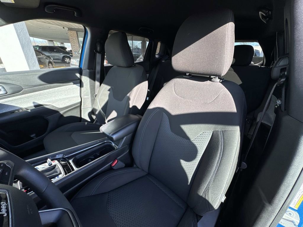 Used 2024 Jeep Compass Sport image 50