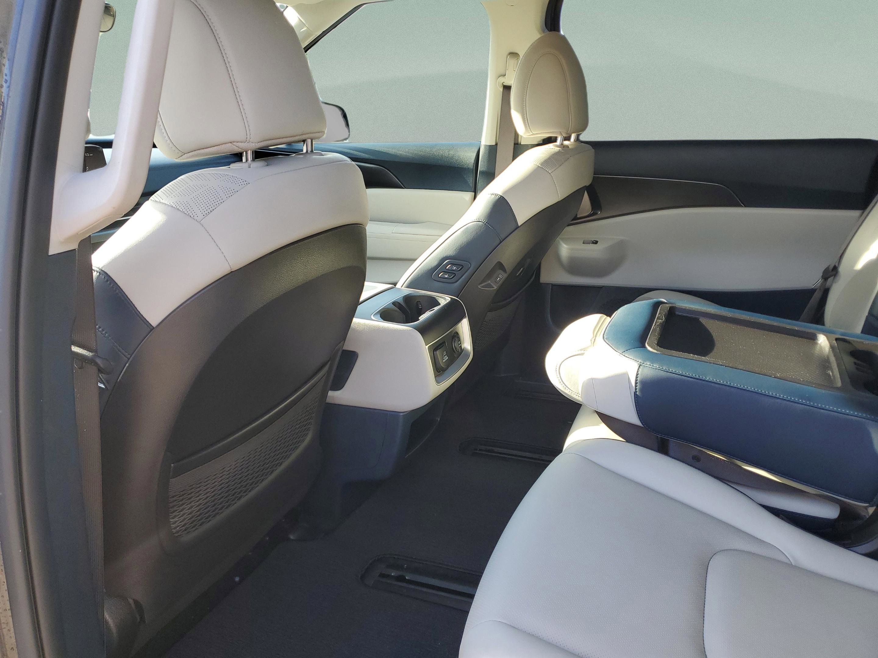 Certified 2025 Kia Carnival SX w/ SX Dark Edition Package image 8