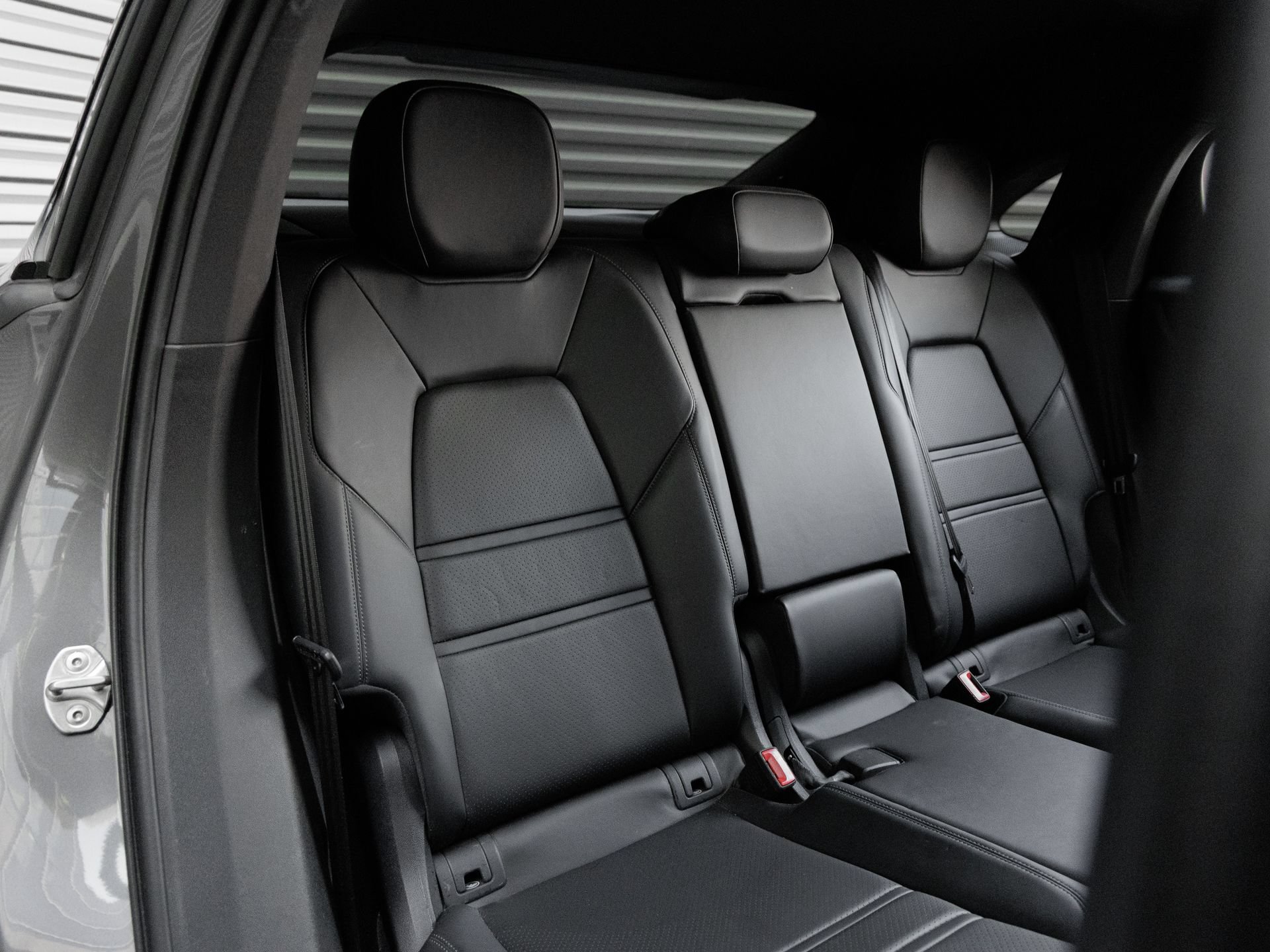 Certified 2022 Porsche Cayenne Coupe AWD/4WD image 31