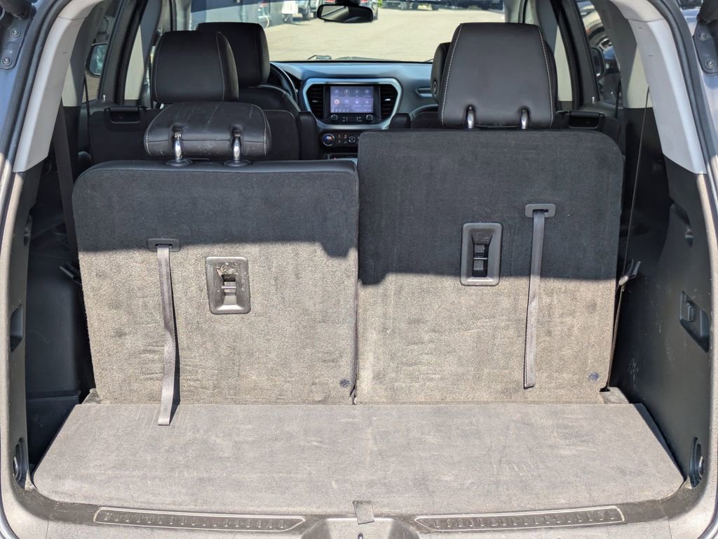 Used 2023 GMC Acadia SLT image 13