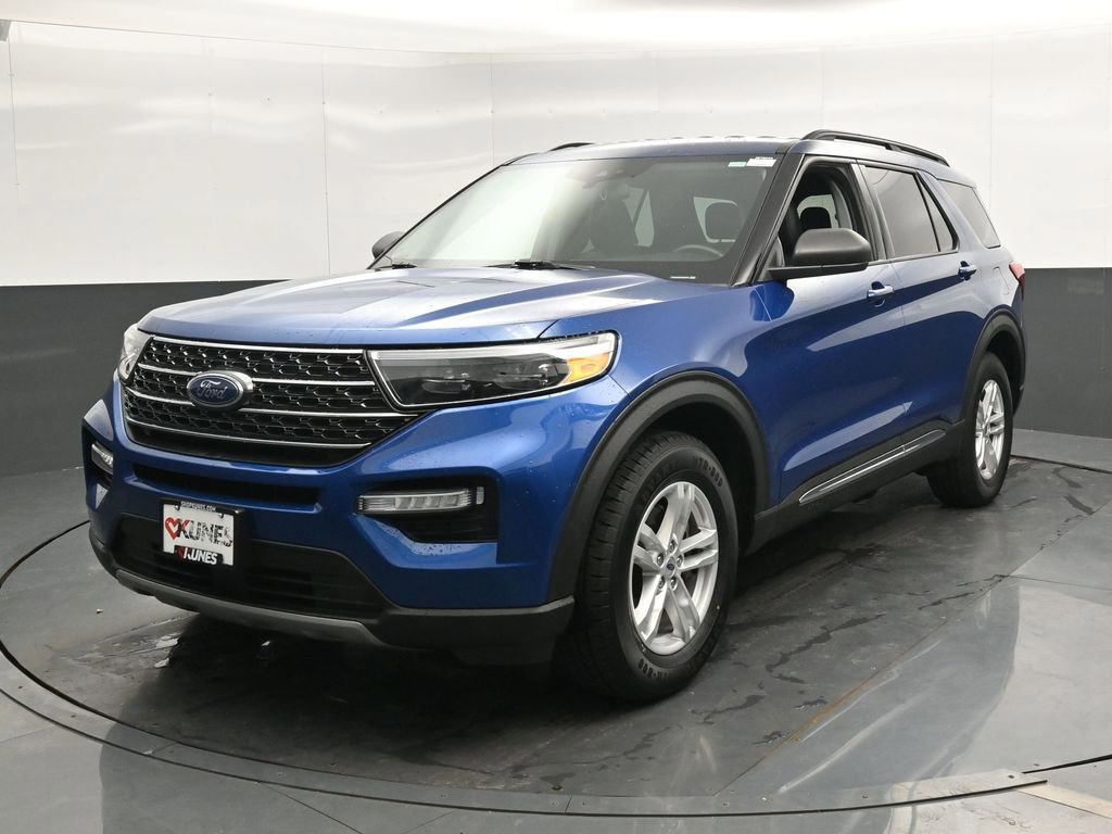 Used 2022 Ford Explorer XLT w/ Equipment Group 202A image 6
