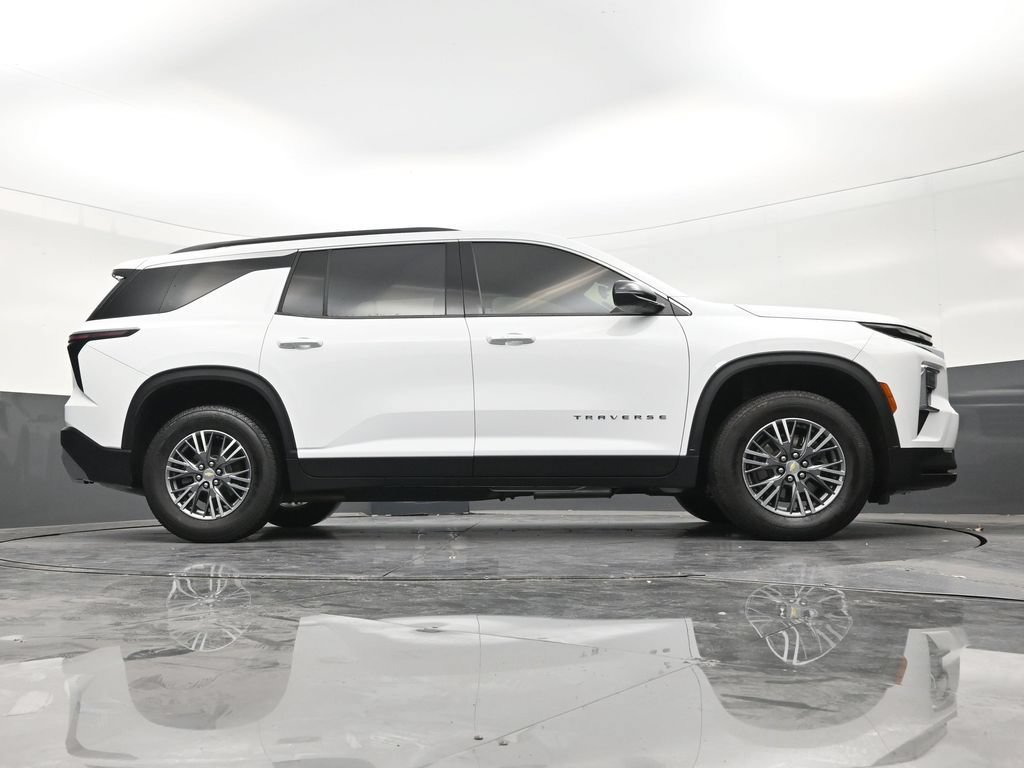 Used 2025 Chevrolet Traverse LT FWD image 25