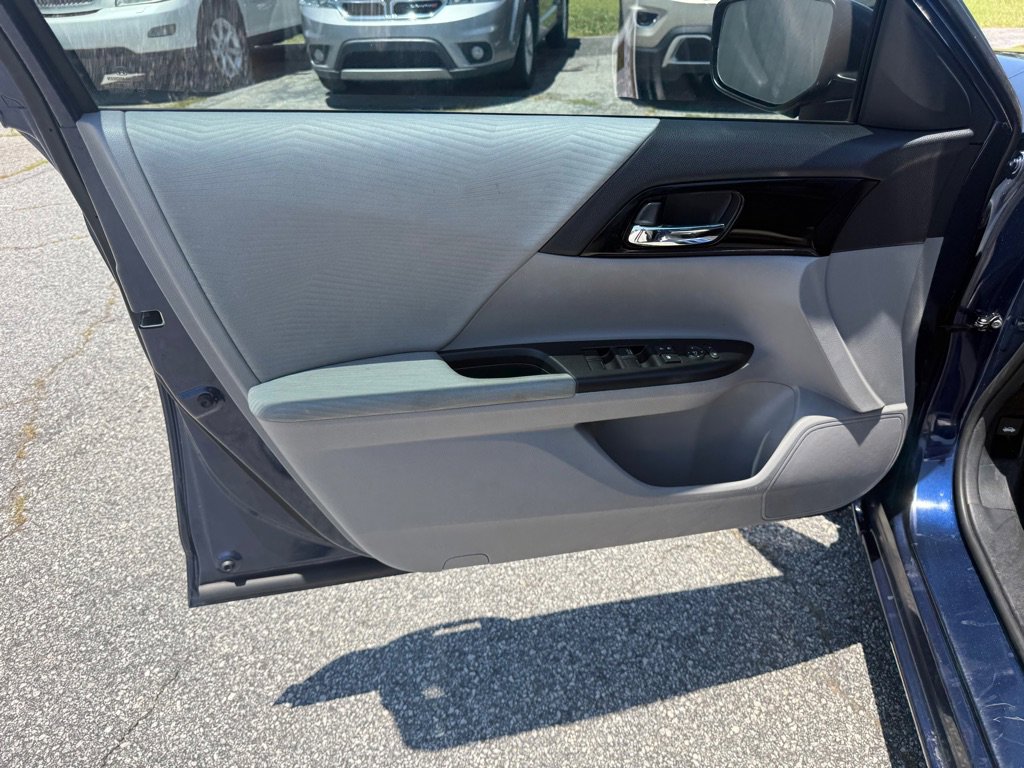 Used 2017 Honda Accord LX image 11