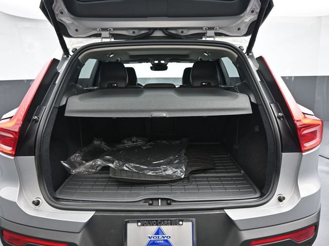 Used 2024 Volvo XC40 B5 Plus w/ Protection Package Premier image 29