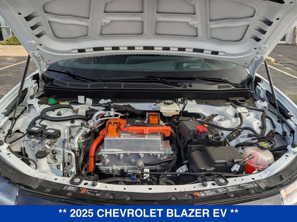 New 2025 Chevrolet Blazer EV LT image 32