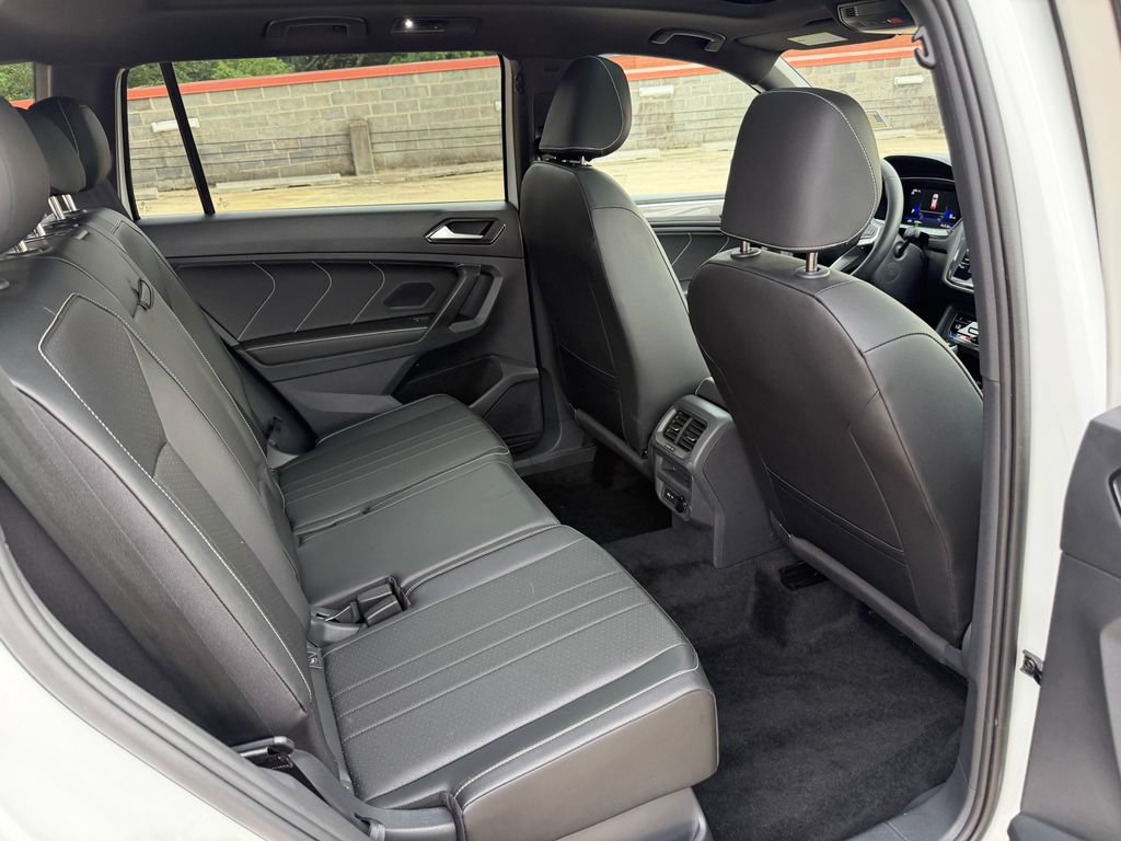 Certified 2023 Volkswagen Tiguan SE R-Line AWD/4WD image 25