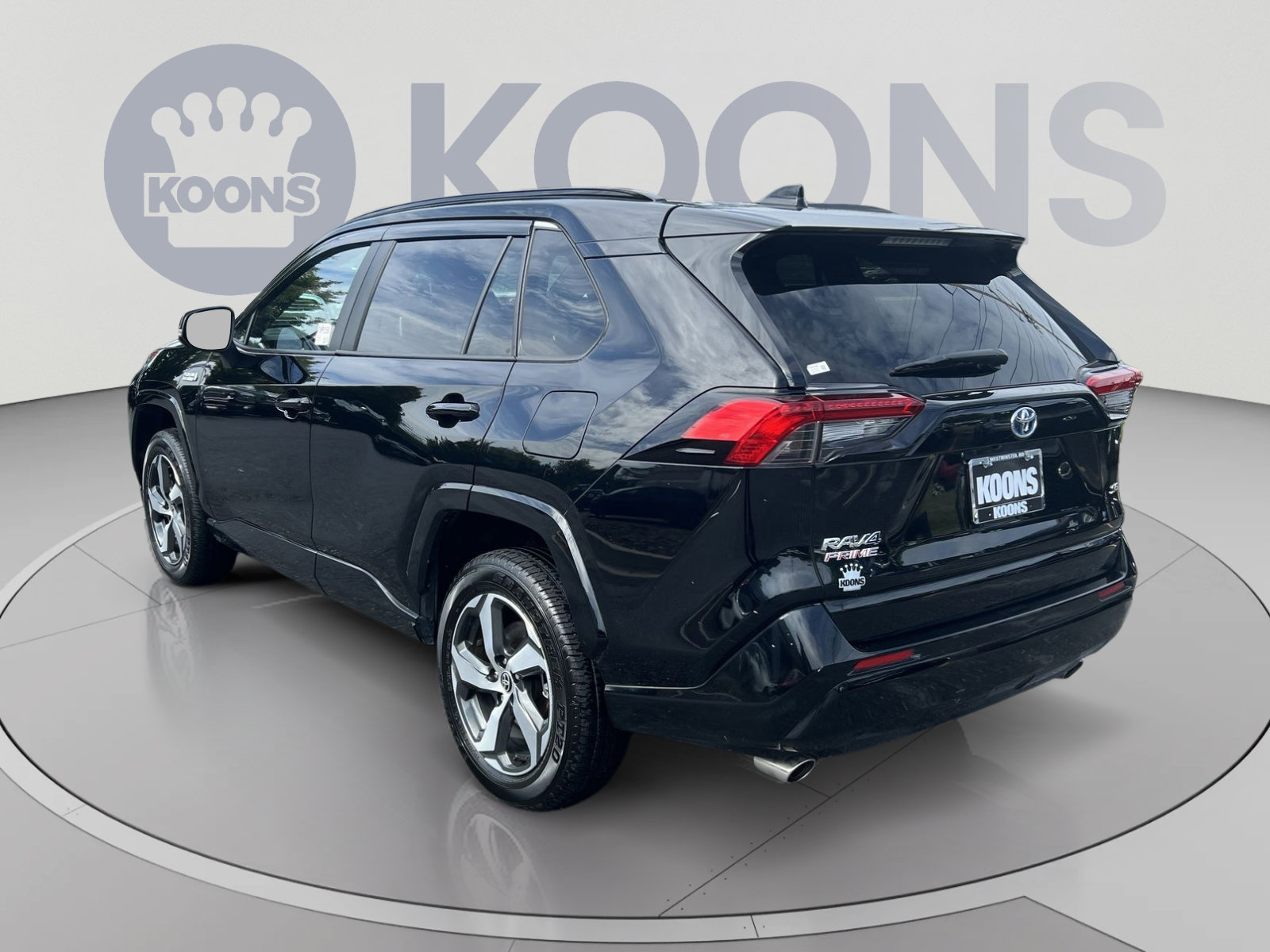 Used 2023 Toyota RAV4 SE w/ Weather & Moonroof Package AWD/4WD image 4