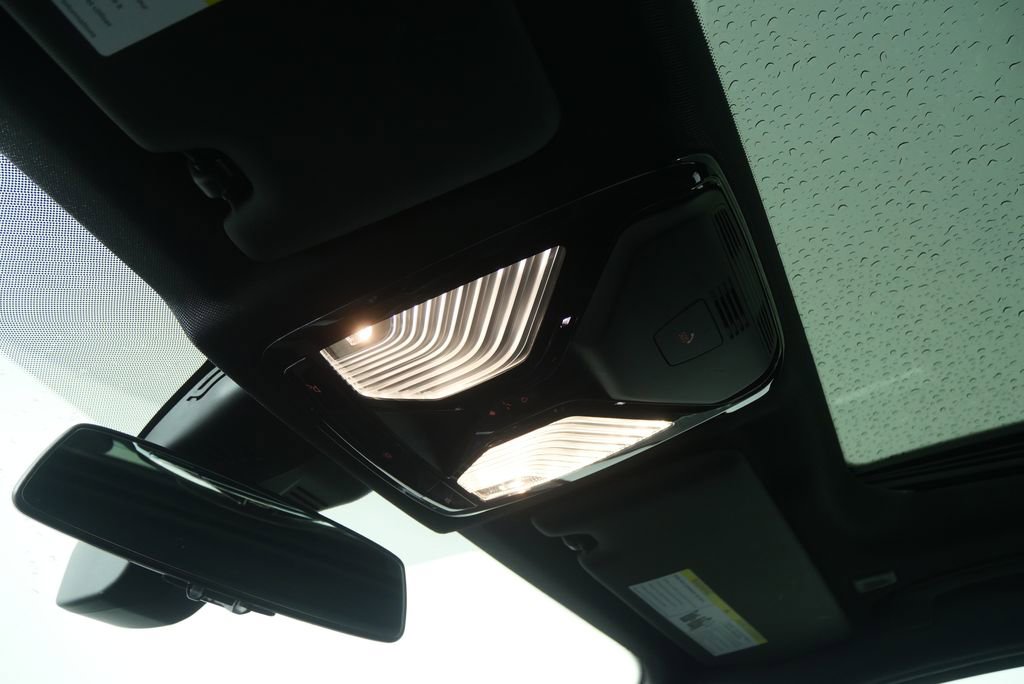 Certified 2025 BMW 330i Sedan image 21