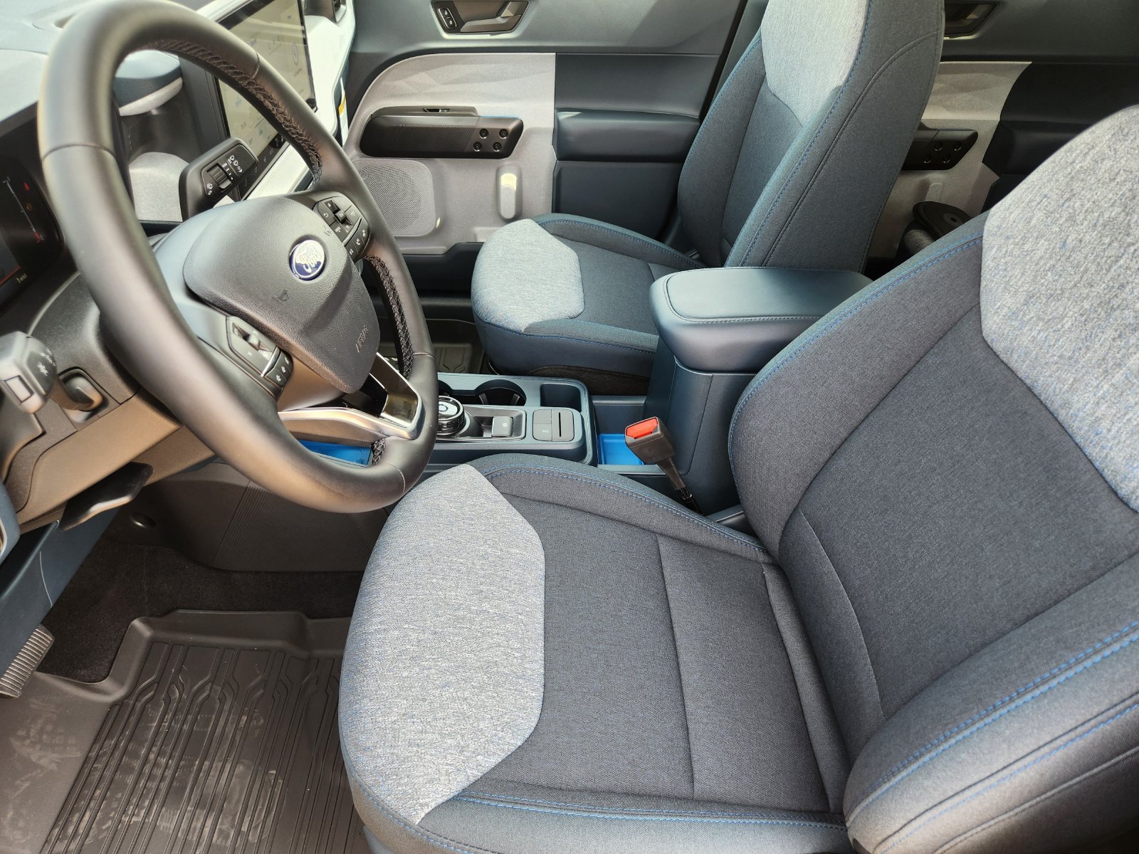 New 2026 Ford Maverick XLT w/ XLT Luxury Package FWD image 13