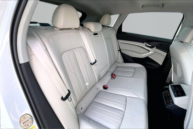Used 2024 Audi Q8 e-tron Premium AWD/4WD image 29