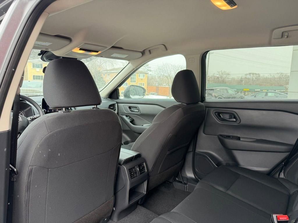 Used 2026 Nissan Rogue S AWD/4WD image 15