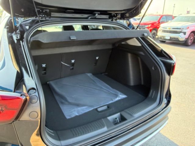 New 2026 Chevrolet Trax LT w/ LT Convenience Package FWD image 23