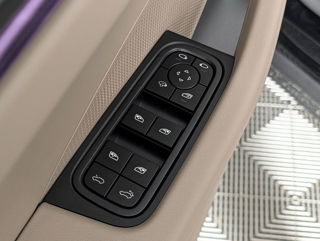 New 2026 Porsche Macan 4 Electric image 27