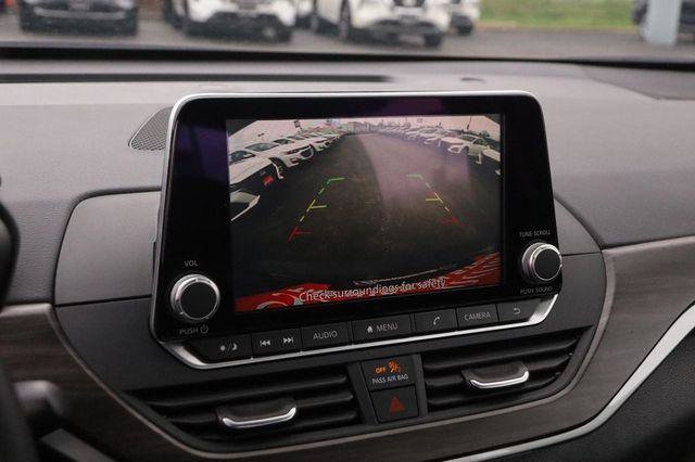 Used 2025 Nissan Altima 2.5 SV image 18