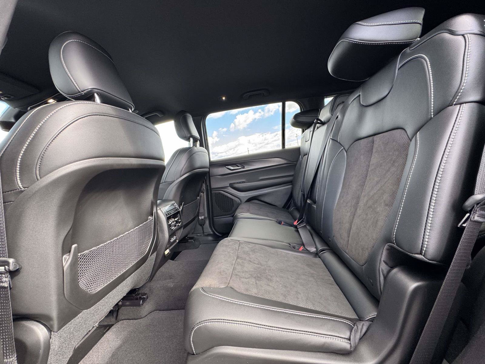 New 2025 Jeep Grand Cherokee L Laredo AWD/4WD image 17