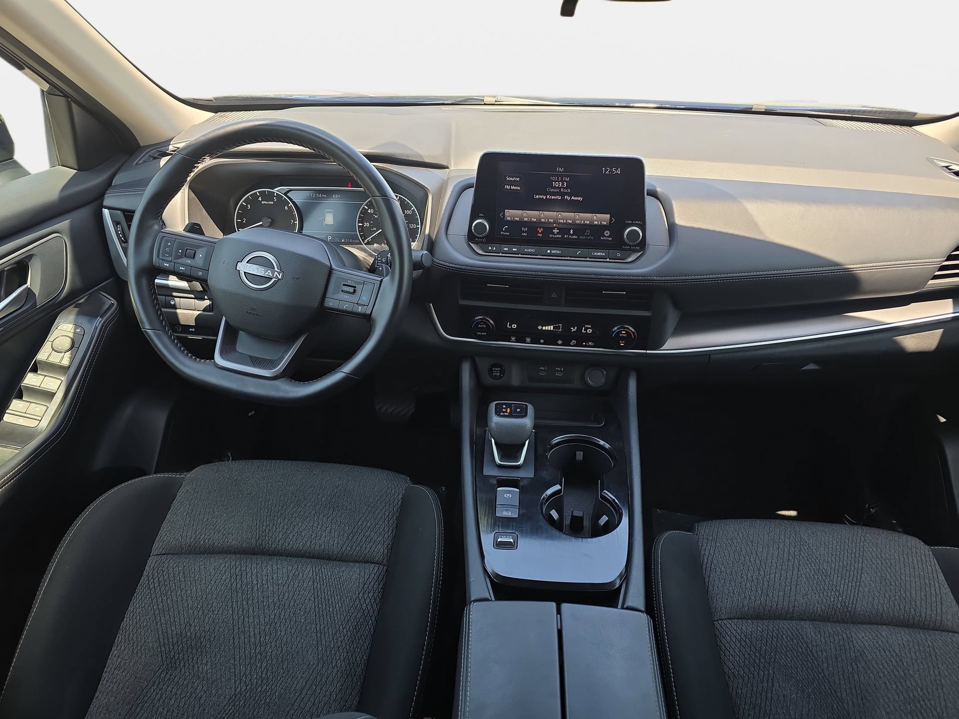 Used 2025 Nissan Rogue SV FWD image 9