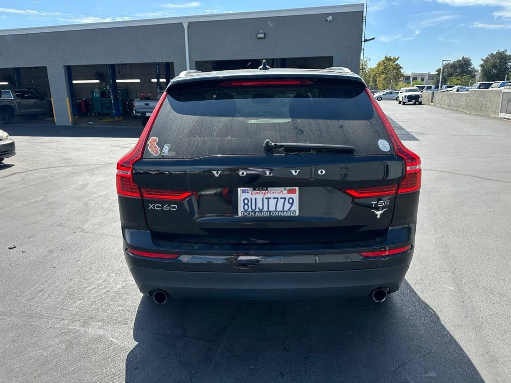 Used 2021 Volvo XC60 T5 Momentum w/ Advanced Package AWD/4WD image 3