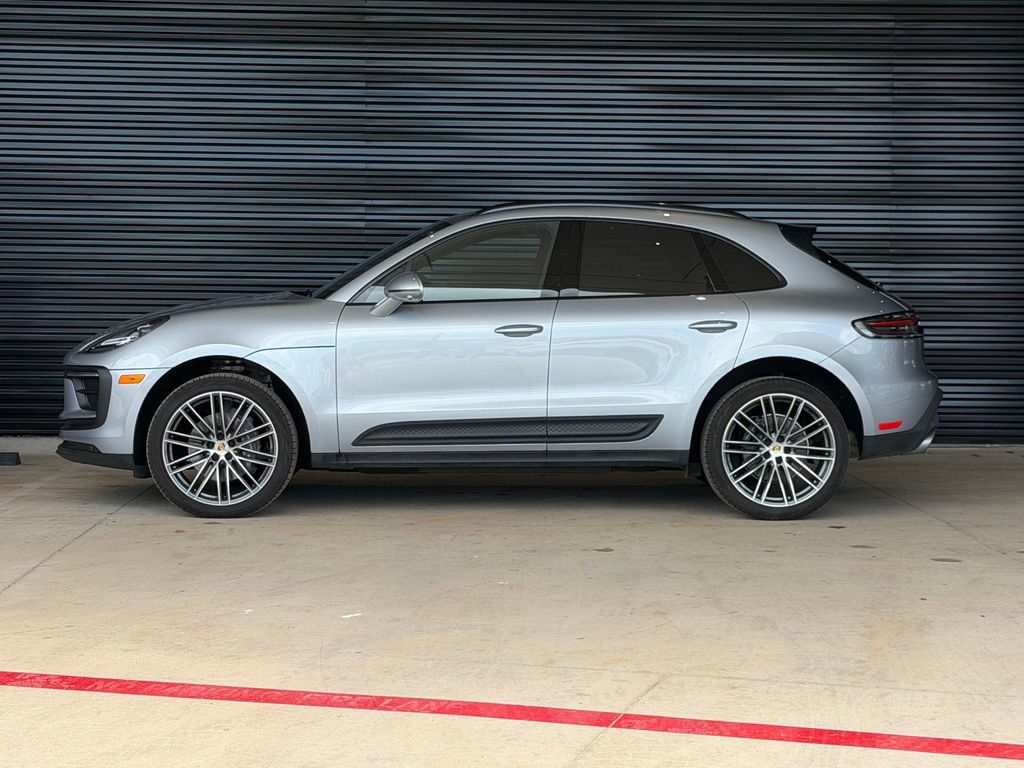 Certified 2026 Porsche Macan AWD/4WD image 2