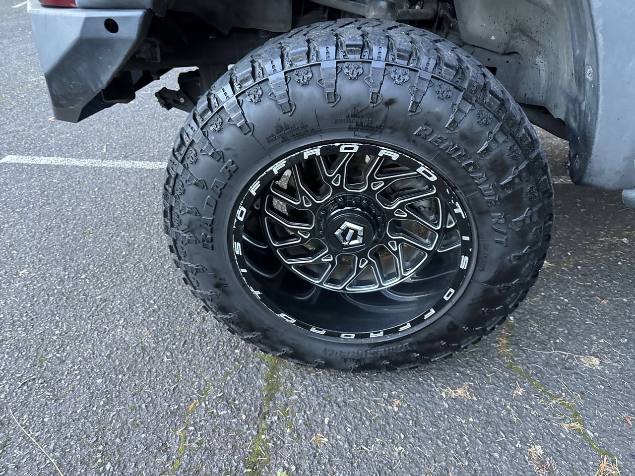 Used 2019 RAM 1500 Laramie AWD/4WD image 11