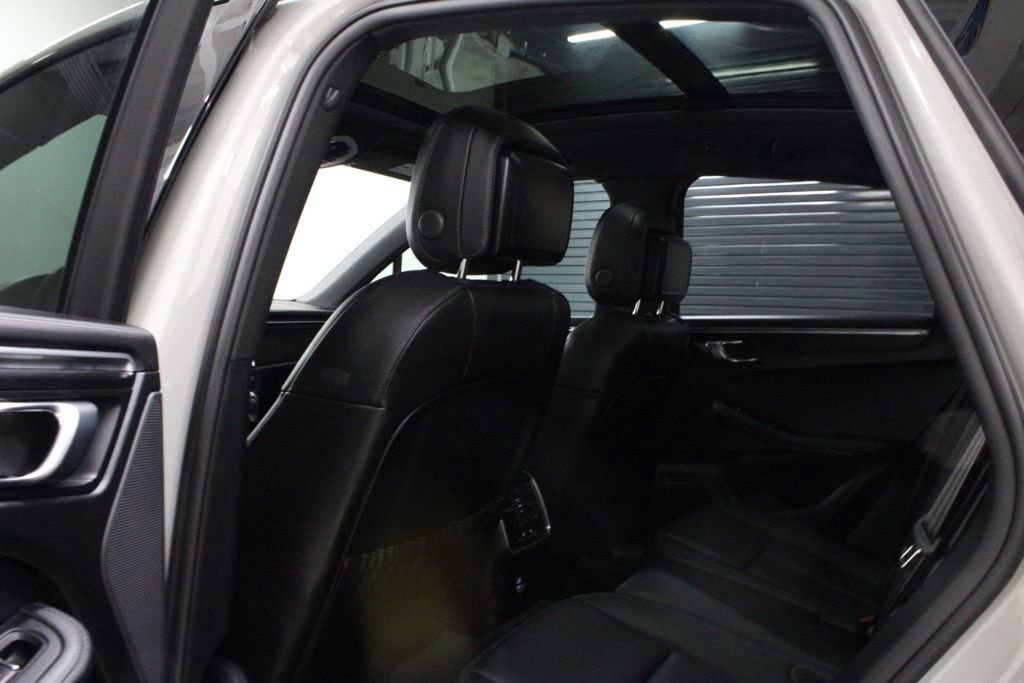 Certified 2025 Porsche Macan GTS image 30