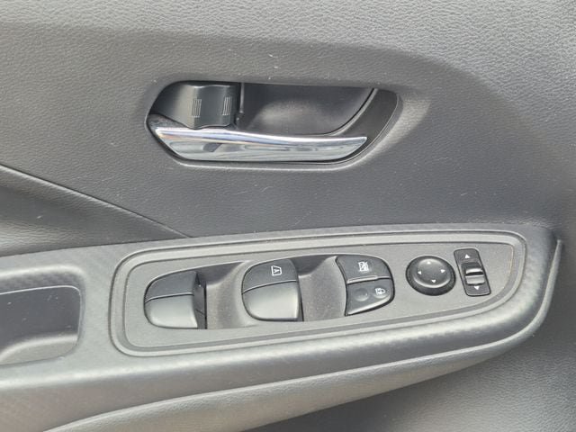 Used 2020 Nissan Versa SV FWD image 8