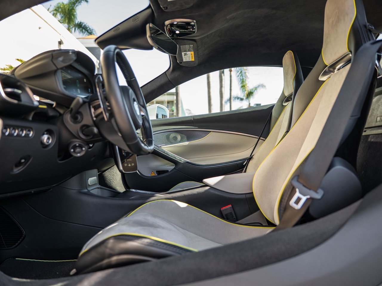 Used 2023 McLaren Artura image 21