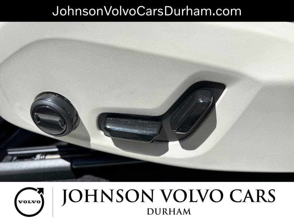 Used 2023 Volvo XC60 B5 Plus w/ Climate Package AWD/4WD image 14
