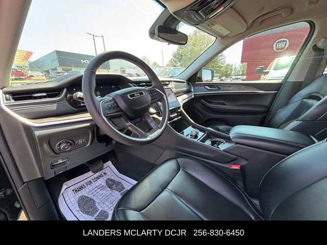 Used 2024 Jeep Grand Cherokee Limited w/ Black Appearance Package image 19